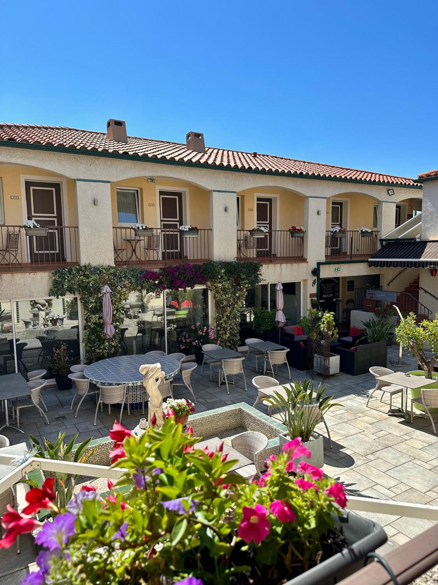 Logis Hotel Les II Mas - Perpignan Sud Кабестань Экстерьер фото